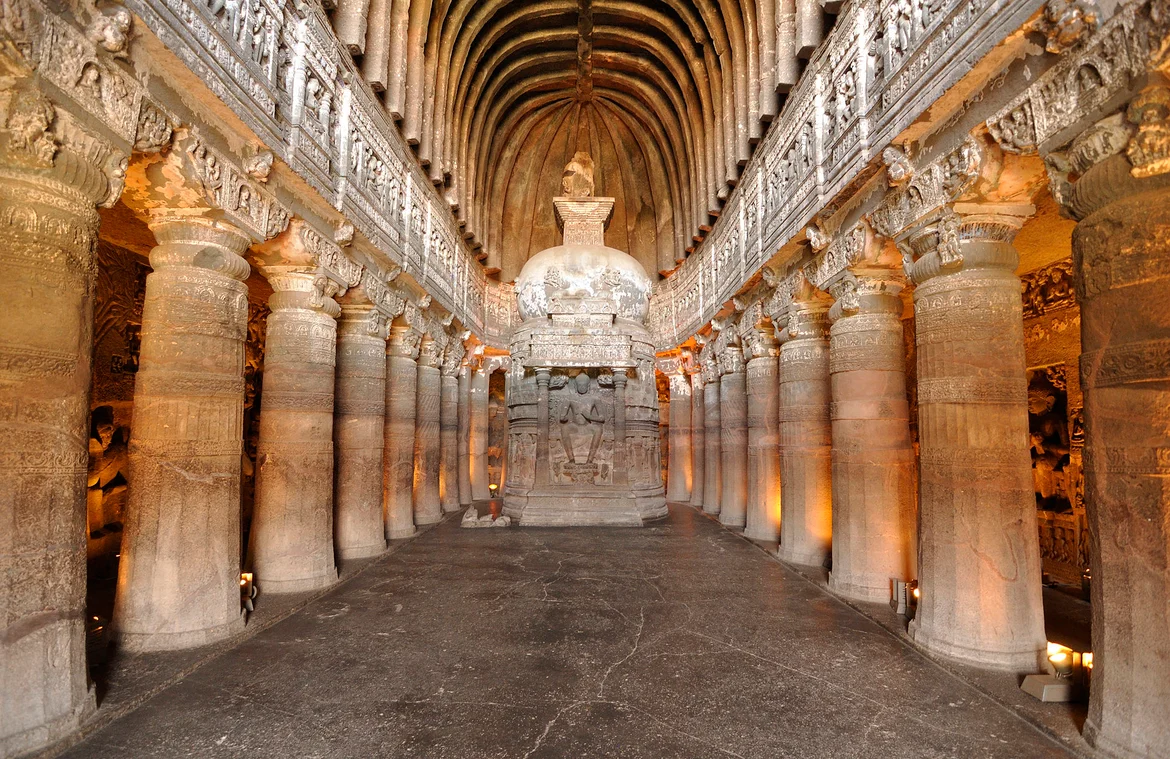Entrance and inside hall, Cave 26