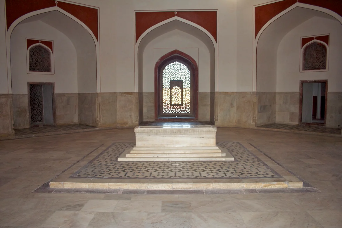Tomb’s interior with Humayun’s cenotaph