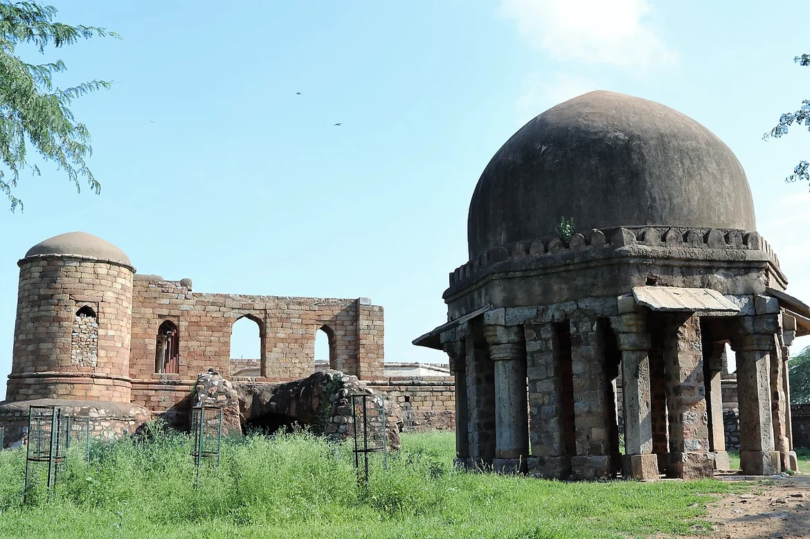 A cenotaph in the Sultan Ghari complex