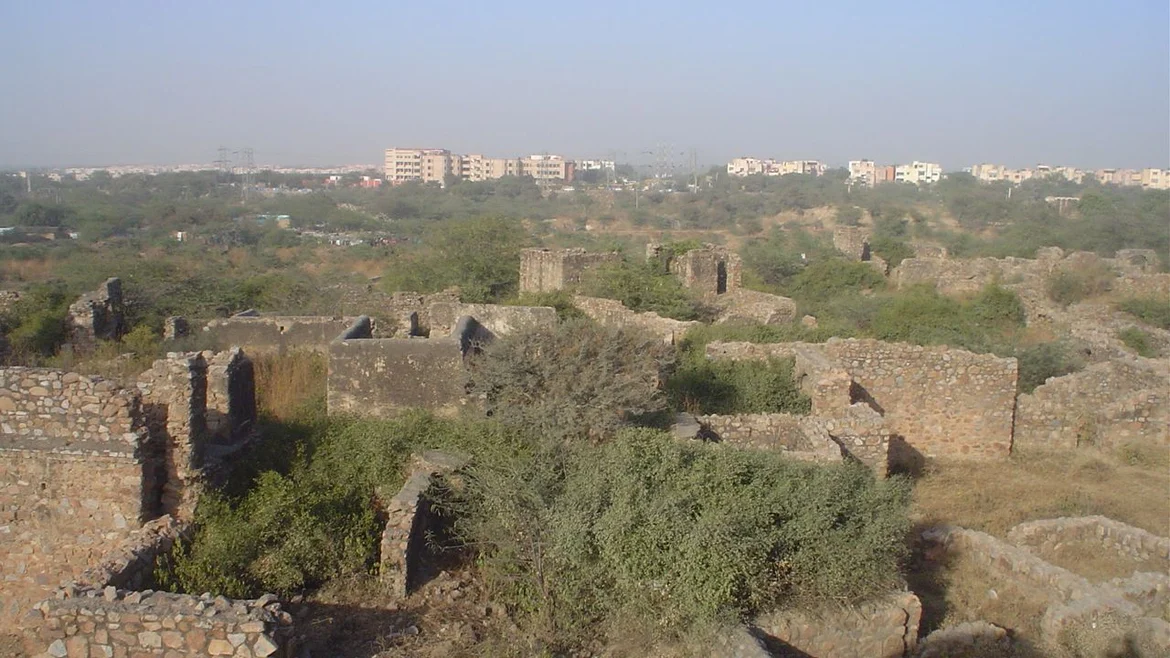The surroundings of the tomb, amidst ruins
