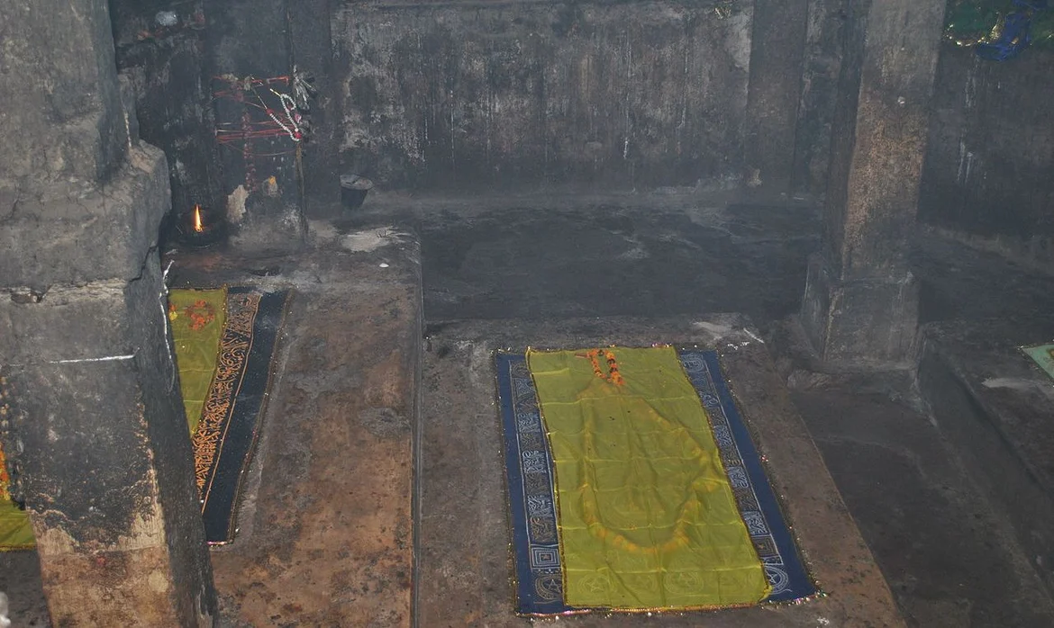 The three unmarked graves 