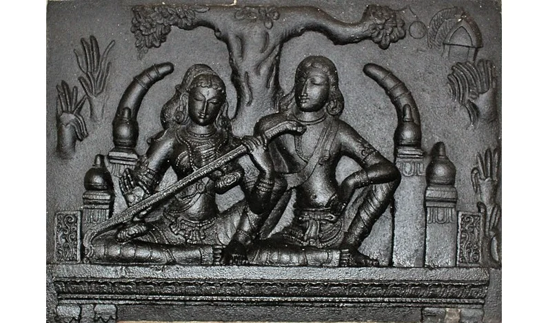 Madhavi with Kovalan, sculpture in Poompuhar Museum 
