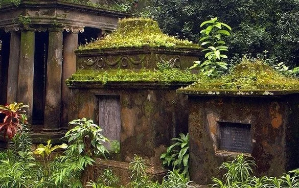 Emily and John Talbot Shakespear’s tombs at South Park Street Cemetery