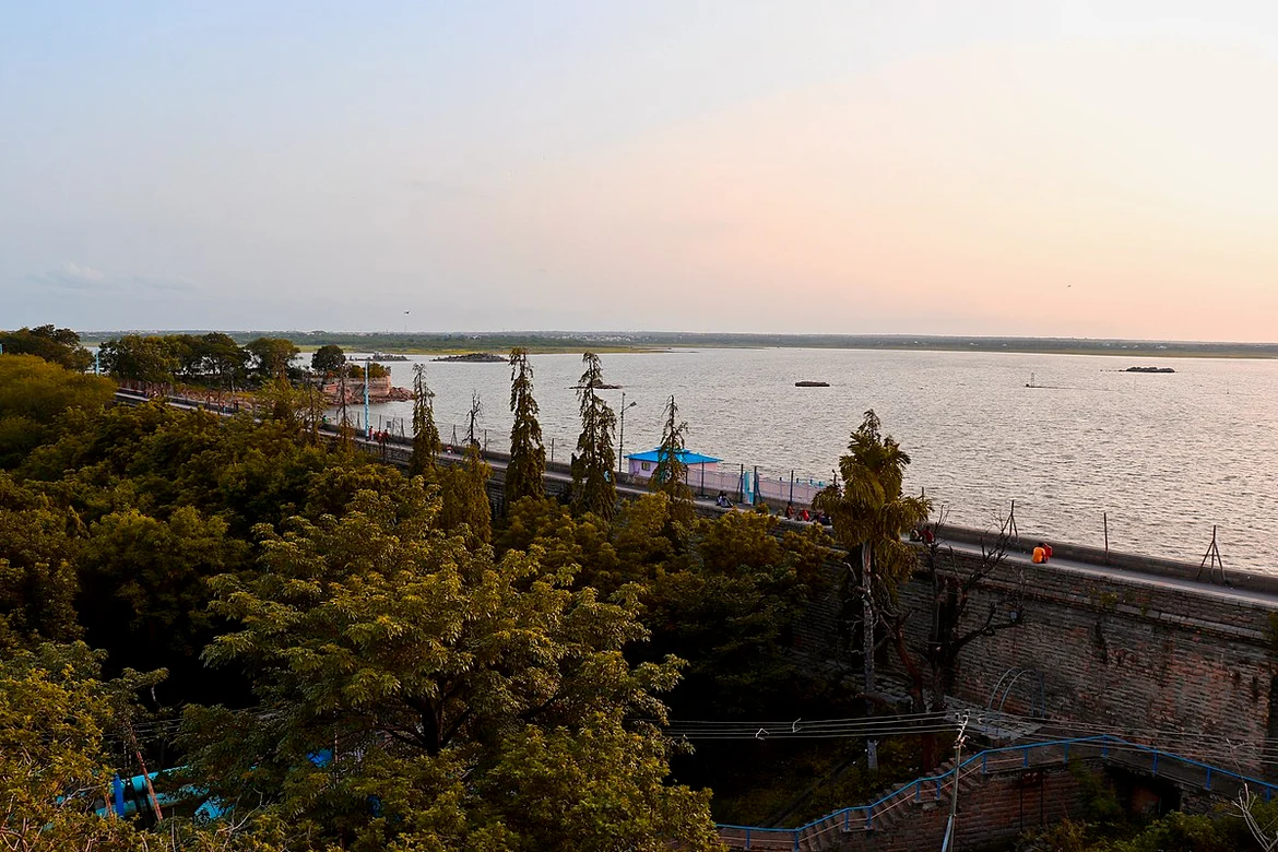 Retaining wall and road on Osman Sagar 