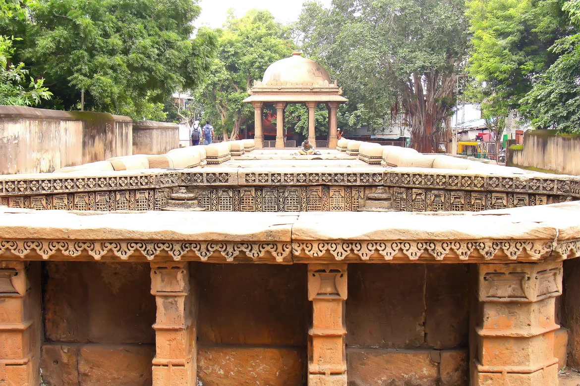 A deserted look of the stepwell