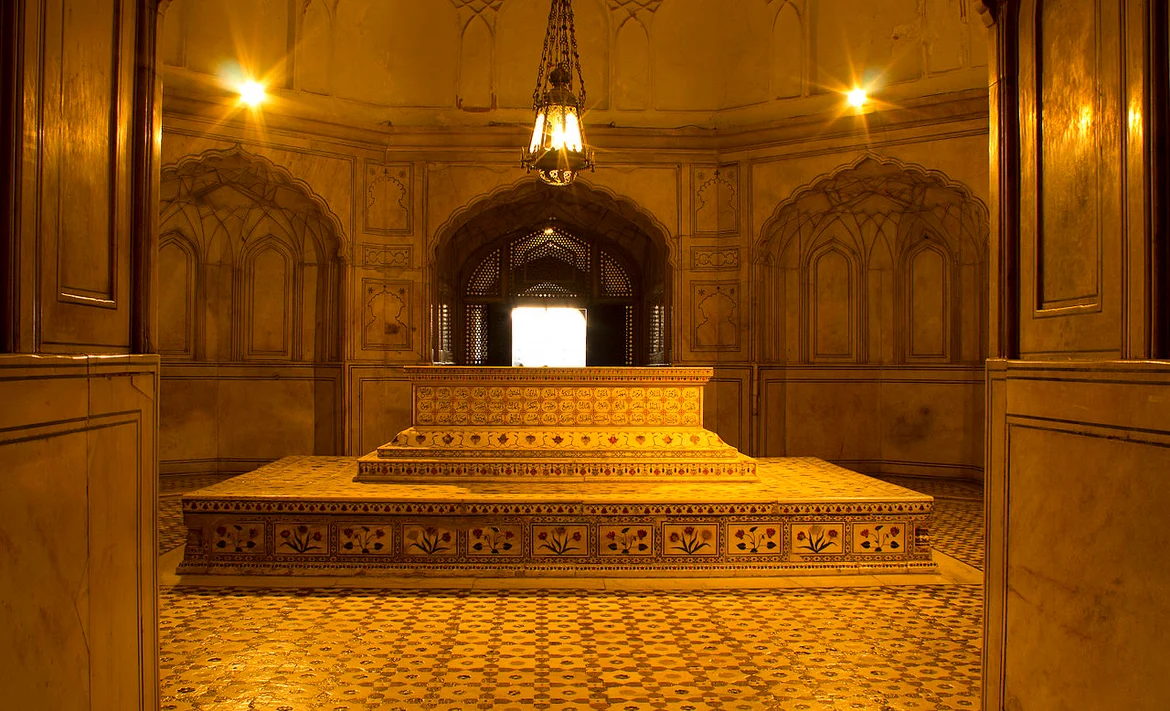 Tomb interiors with Jahangir’s cenotaph