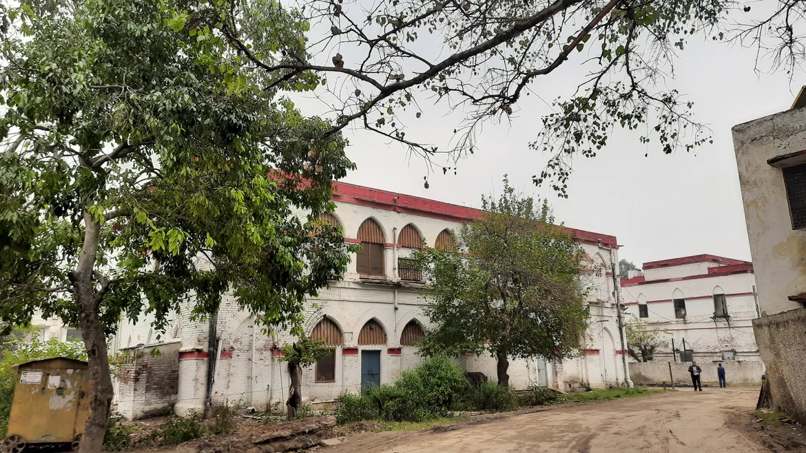 Colonial style offices in Ghaziabad