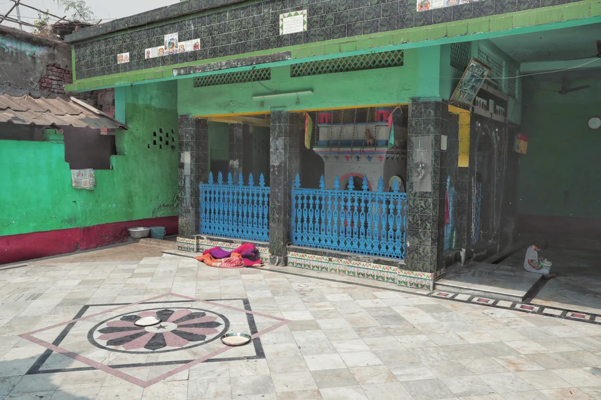 The exterior of the <i>dargarh</i>