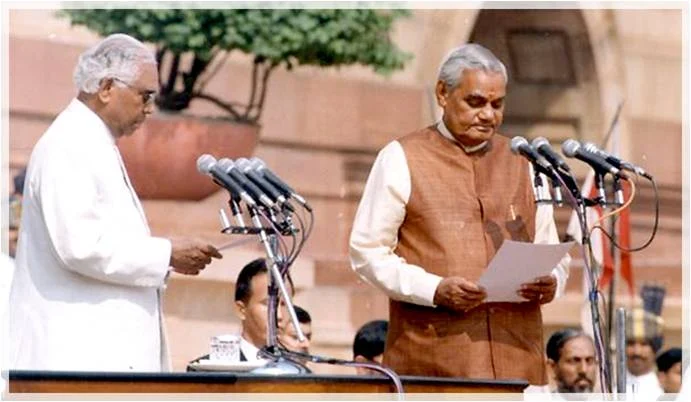 President KR Narayanan administering the oath of office to Prime Minister Atal Behari Vajpayee