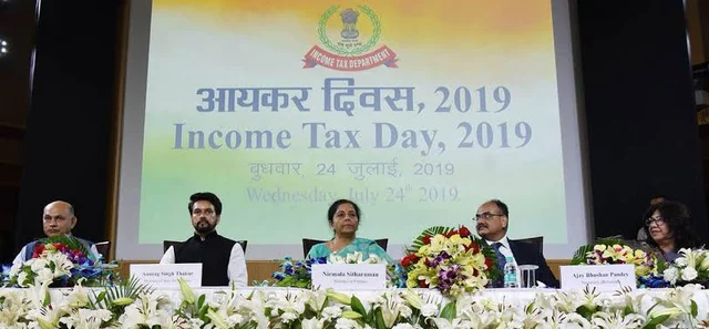 குறைந்து வரும் வரி வருவாய் - நிர்ணயித்த இலக்கை அடைய முடியாமல் மோடி அரசு பரிதவிப்பு!