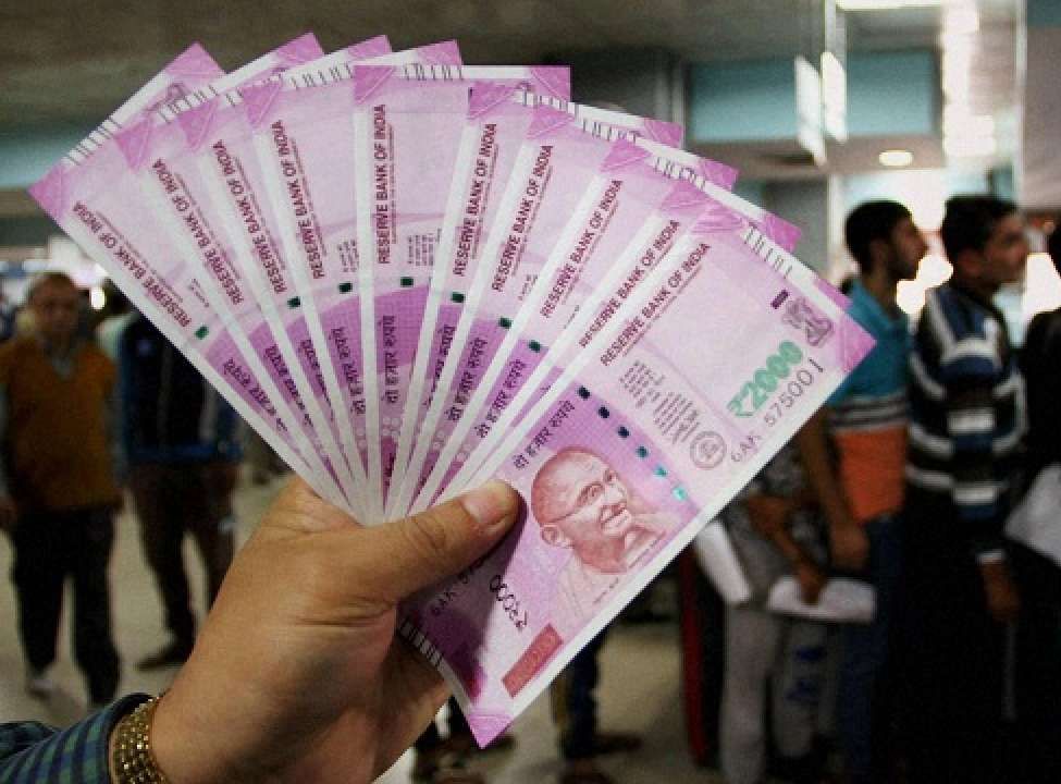 RBI stops printing, circulating Rs 2,000 currency notes RBI stops printing, circulating Rs 2,000 currency notes
