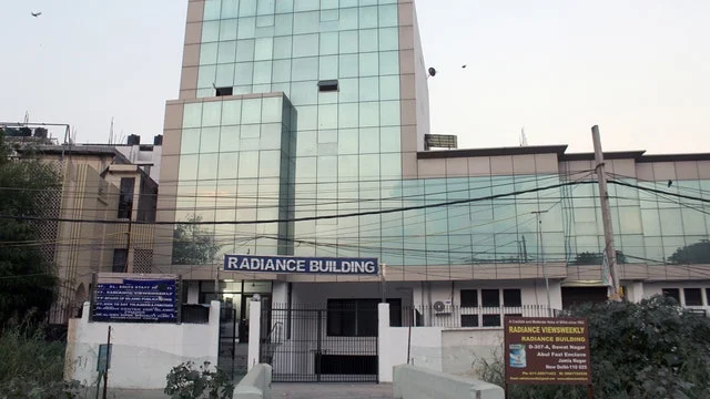 अबुल फजल एंक्लेव की मशहूर रेेडिएंस बिल्डिंग