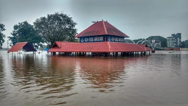 केरल में भारी बारिश का कहर, मरने वालों की संख्या हुई 26, मुन्नार में फंसे 57 विदेशी पर्यटक