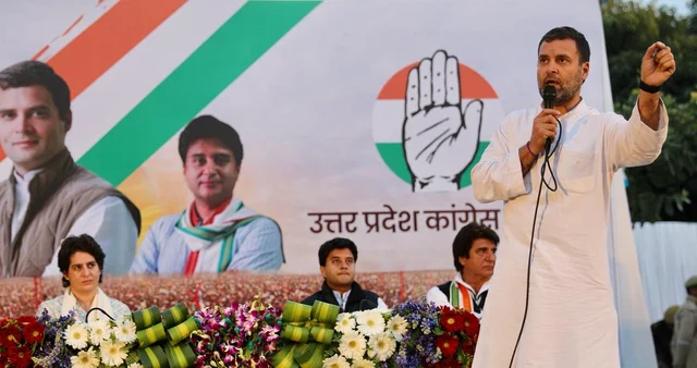 राजनीति के कुरुक्षेत्र में प्रियंका गांधी की धमाकेदार एंट्री, ‘चौकीदार चोर है’ के नारों के बीच घंटों चला रोड शो