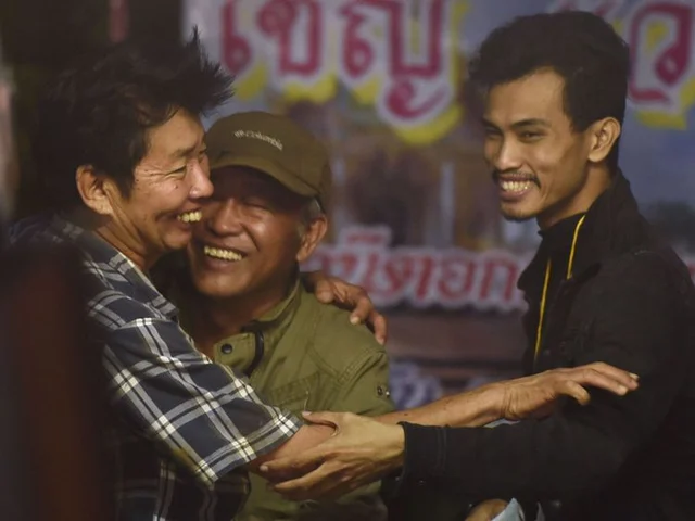 തായ്ലാന്റില് ഗുഹക്കുള്ളില്പെട്ട കുട്ടികള്ക്കായുള്ള കാത്തിരിപ്പ് നാല് മാസം വരെ നീളും, നെഞ്ചിടിപ്പോടെ ലോകം