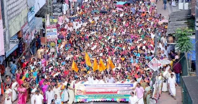 അവരെല്ലാം ഒന്നാണ്, നാമജപസംഘവും ‘അമ്മ’യുടെ ആരാധകകൂട്ടവും ഒരു രാഷ്ട്രീയത്തിന്റെ സന്തതികള്