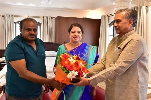 കര്ണാടകത്തില് മതേതര ഐക്യത്തില് അടിതെറ്റി ബിജെപി; മാണ്ഡ്യയും ബെല്ലാരിയും പിടിച്ചടക്കിയത് രണ്ടര ലക്ഷത്തിന്