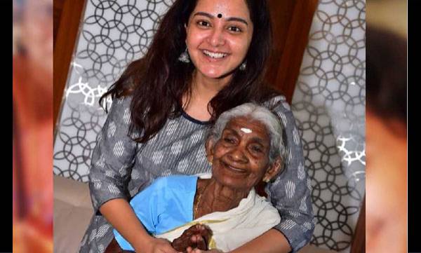 ആഗ്രഹം പോലെ കാര്ത്ത്യായനി അമ്മയ്ക്ക് ഇനി കംപ്യൂട്ടറും പഠിക്കാം; ലാപ്ടോപ് സമ്മാനമായി നല്കി വിദ്യാഭ്യാസമന്ത്രി