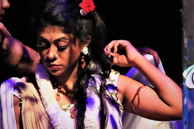 ‘ശാകുന്തളം: ഒരു നായാട്ടുകഥ’ എന്ന നാടകത്തില് 