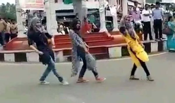ഹിജാബ്, തട്ടം, അഴിച്ചിട്ട മുടി: അവർ ഒരു രാജ്യം വെട്ടിത്തെളിക്കുകയാണ്
