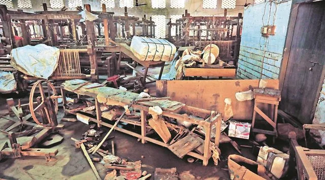 പ്രളയത്തില് നശിച്ച ചേന്ദമംഗലം കൈത്തറി യൂണിറ്റ് 