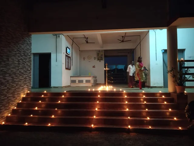 മകരവിളക്കിനു പിന്നാലെ മലയരയ കുടുംബങ്ങളില് അവകാശ പുനഃസ്ഥാപന ദീപം തെളിഞ്ഞു; ആദ്യ ദീപം പകര്ന്ന് പികെ സജീവ്