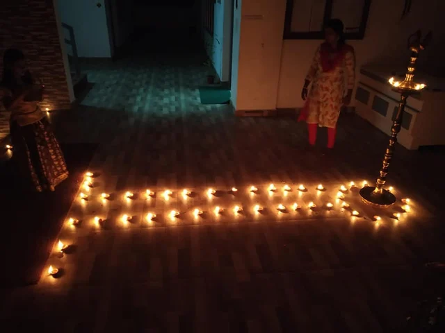 മകരവിളക്കിനു പിന്നാലെ മലയരയ കുടുംബങ്ങളില് അവകാശ പുനഃസ്ഥാപന ദീപം തെളിഞ്ഞു; ആദ്യ ദീപം പകര്ന്ന് പികെ സജീവ്