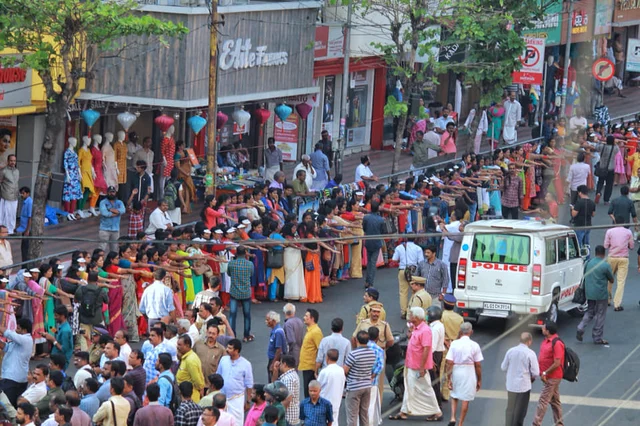 വനിതാമതില്; പിണറായി വിജയന്റെ സോഷ്യല് എഞ്ചിനീയറിംഗ് നേടിയ വിജയം
