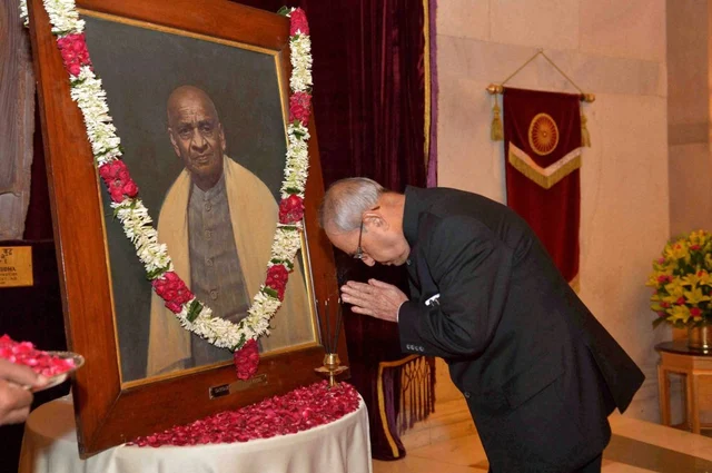 നാഗ്പൂരിലെത്തി എട്ടാം മാസം പ്രണബിന് ഭാരത് രത്ന; തെരഞ്ഞെടുപ്പ് പടിവാതില്ക്കലില് പട്ടേല് മോഡല് രാഷ്ട്രീയനീക്കവുമായി ബിജെപി
