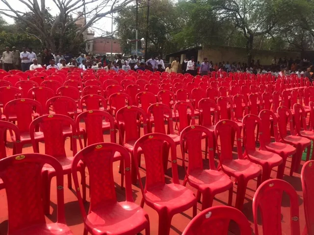 പത്തനംതിട്ടയില് സംഭവിച്ചത് ജന്മനാട്ടിലും ഏറ്റുവാങ്ങേണ്ടി വന്ന് യോഗി ആദിത്യനാഥ്; ചുവന്ന കസേരകളോട് പാകിസ്താനെ കുറിച്ച് സംസാരിച്ച് യുപി മുഖ്യമന്ത്രി