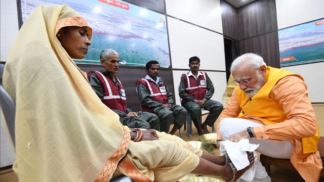 ‘മാന്ഹോള്’ വൃത്തിയാക്കുന്നതിനിടെ മോഡിയുടെ മണ്ഡലത്തില് 2 തൊഴിലാളികള് ശ്വാസം മുട്ടി മരിച്ചു; രണ്ട് മാസത്തിനിടെ രാജ്യത്ത് മരിച്ചത് 13 പേര്