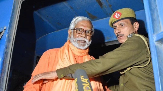 ‘അപ്പോള് ആ 68 പേരും സ്വയം മരിച്ചതാണോ, നമ്മള് ആരില് വിശ്വാസമര്പ്പിക്കും?’; അസീമാനന്ദിനെ വെറുതെവിട്ടതില് മുന് ഐബി ഡയറക്ടര്