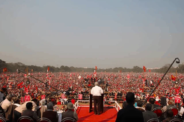 ഇടതുമുന്നണി ബ്രിഗേഡ് ഗ്രൗണ്ടില് നടത്തിയ റാലി 