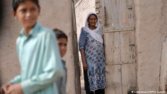 پاکستان: ووٹ ڈالنے کے حق سے محروم عورتیں اس بار ووٹنگ کے لئے پر عزم