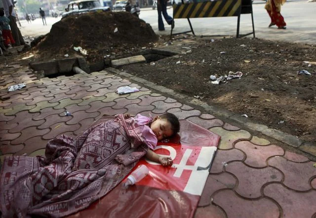 ہندوستان کے بے گھر افراد کی زندگیاں جہنم نشان