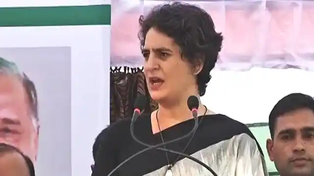 रायबरेली में अपनी पहली चुनावी रैली को संबोधित करतीं प्रियंका गांधी. 