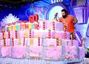 राम रहीम ने काटा 51 किलो का केक