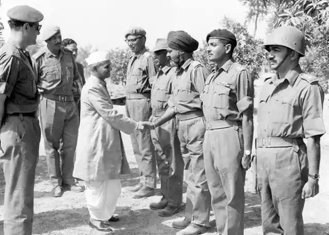शास्त्री ने दिया ‘जय जवान, जय किसान’ का नारा