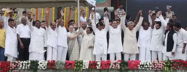 कर्नाटक के सीएम के शपथग्रहण और सोनिया गांधी की डिनर पार्टी में भी विपक्ष अपना दमखम दिखा चुका है.