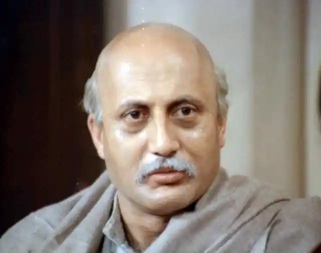 अनुपम खेर जब सिर्फ 28 साल के थे, तो उन्होंने सारांश (1984) में 65 साल के बुजुर्ग का रोल प्ले किया. इस रोल के लिए संजीव कुमार पर भी विचार किया गया था.