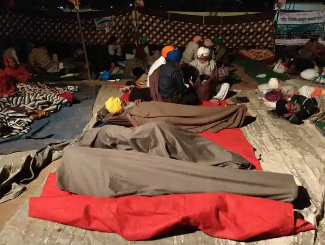 किसान थके हुए थे लेकिन जोश भरपूर था