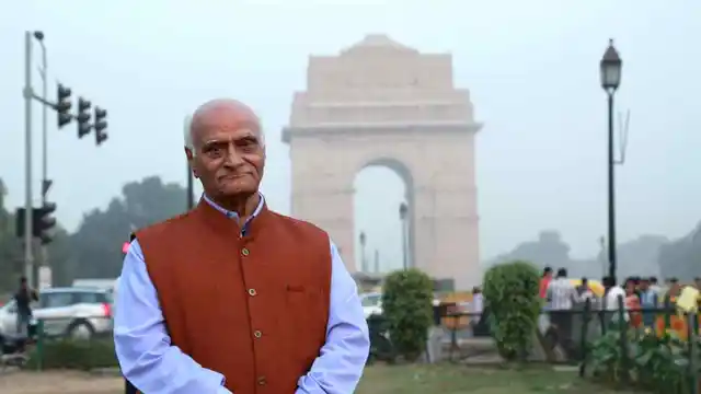 हरीश मेहरा ने जलते हुए शामियाने से नेहरू को बाहर निकाला था 