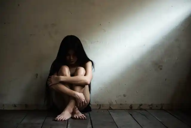 सरकार वेश्यावृत्ति में फंसी बच्चियों को वेश्यालयों से मुक्त करे