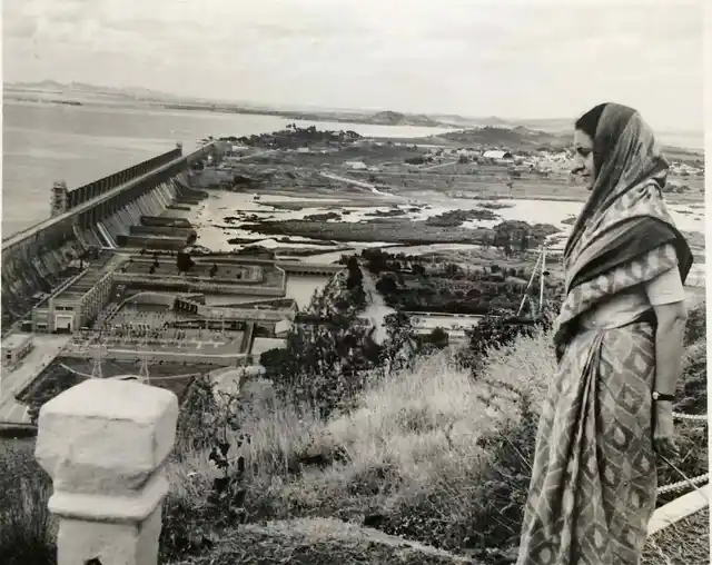 1968: तुंगभद्रा बांध के अनावरण के मौके पर इंदिरा गांधी. विकास के प्रोजेक्ट्स पर इंदिरा का खास ध्यान रहता था. 