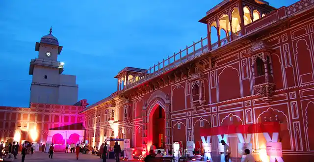 डेस्टिनेशन वेडिंग के लिए राजस्थान के पैलेस भी लोगों की पहली पसंद हैं
