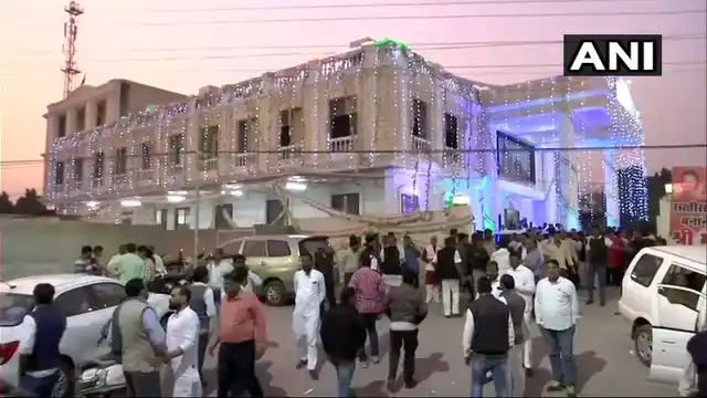रायपुर स्थित कांग्रेस ऑफिस को लाइटों से सजाया गया
