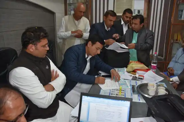 जींद विधानसभा सीट के लिए नामांकन दाखिल करते रणदीप सिंह सुरजेवाला