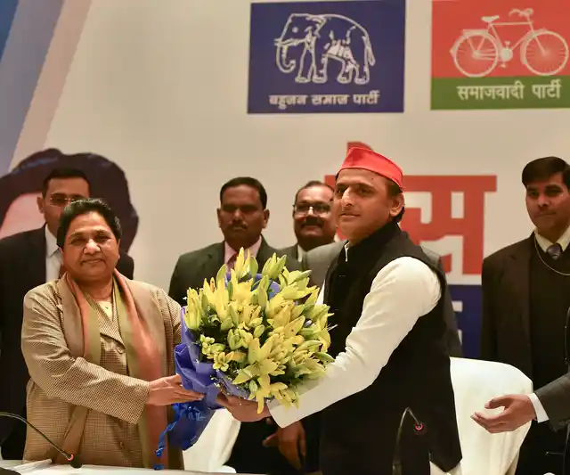 अखिलेश यादव और मायावती ने गठबंधन का किया ऐलान.