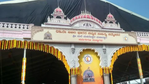 ‘ಜಾತ್ರೆಲಿ ಪೀಪಿ; ಸಮ್ಮೇಳನದಲ್ಲಿ ಪುಸ್ತಕ’: ಸಾಹಿತ್ಯದ ಹಬ್ಬಬದಲಾಗುವುದು ಯಾವಾಗ?