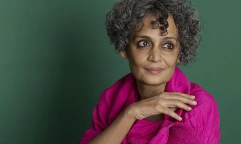 ದಿಟ್ಟ, ಬುದ್ಧಿವಂತ ಮಹಿಳೆ ಅರುಂಧತಿ ರಾಯ್ ಕಂಡ್ರೆ ಬಿಜೆಪಿ ಸಿಟ್ಟಿಗೇಳೋದು ಯಾಕೆ?